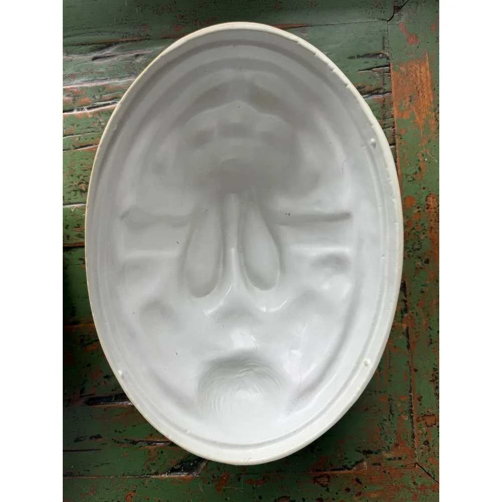 Vintage‎ 3D Plastic Easter Bunny Candy Container With Lid